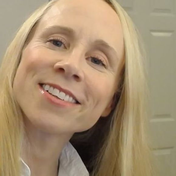 Meet your Posher, Petrea - Picture 1 of 1